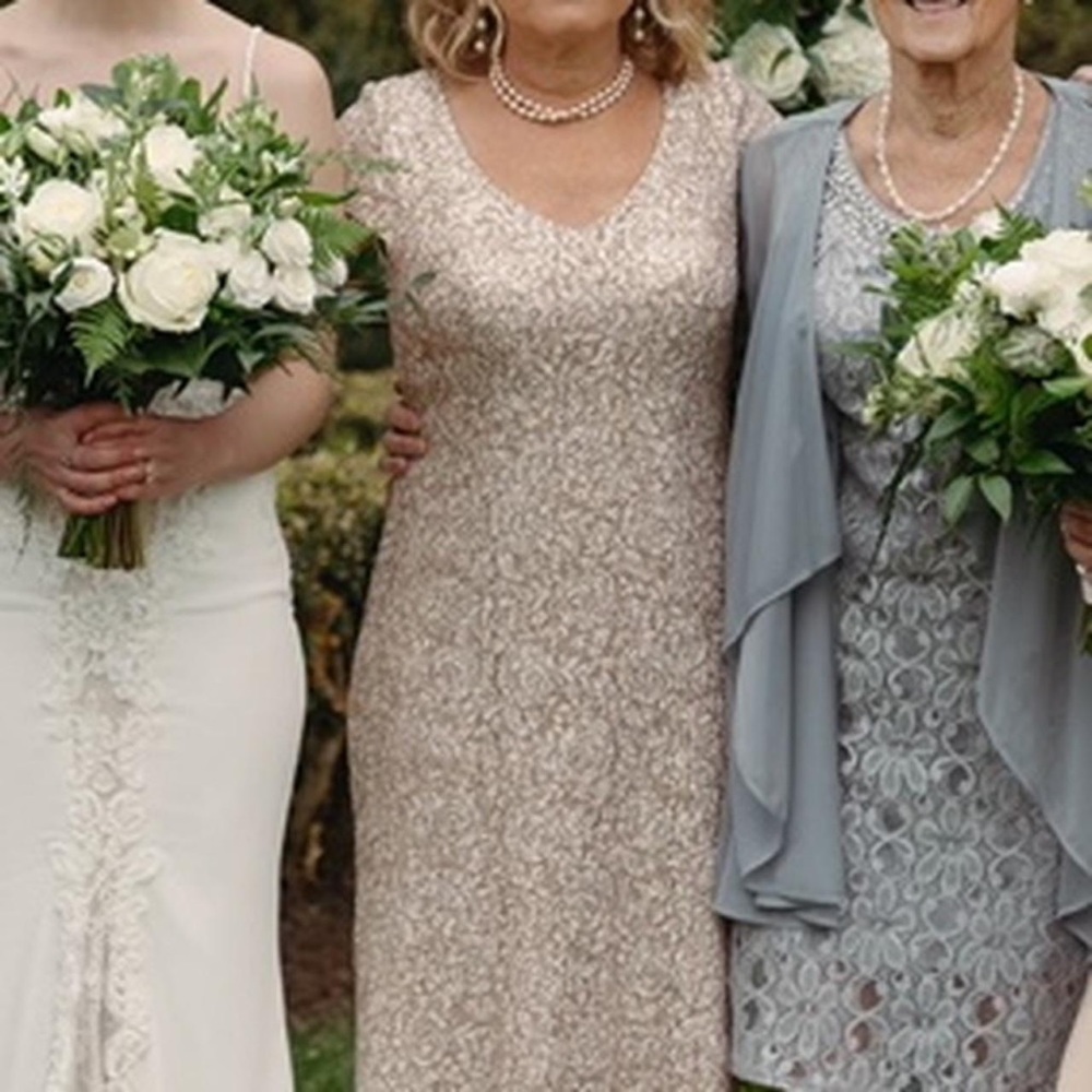 David’s Bridal Rose Gold Sequin Gown✨
(Middle Dress in first two pictures)